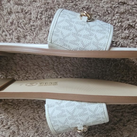 MK Slip on Sandals - Picture 4 of 4